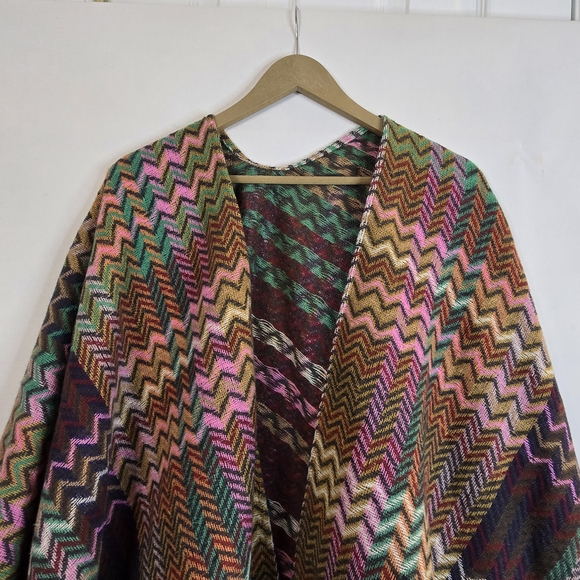 RIIQIICHY Women One-Size NWT Colorful Chevron Patterned Poncho - Picture 3 of 11